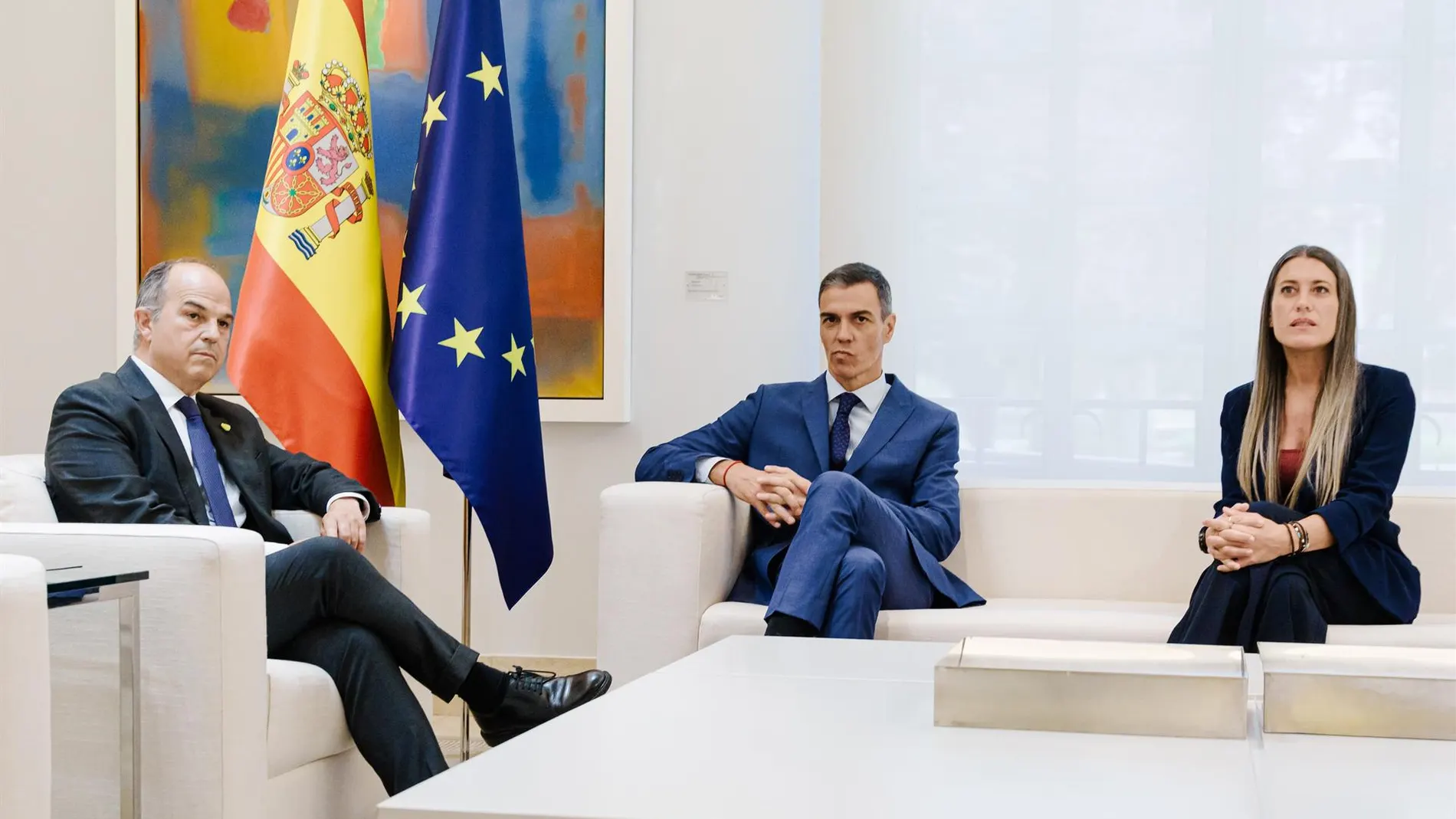 Pedro Sánchez, con el secretario general de Junts, Jordi Turull, y la portavoz en el Congreso, Míriam Nogueras