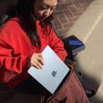 El MacBook Air de 13 pulgadas con chip M4 es compacto y elegante