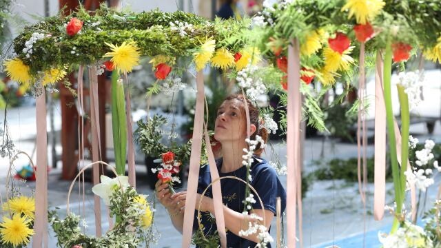 Toledo se viste de Corpus: 40.000 flores ya engalanan las calles de la ciudad.