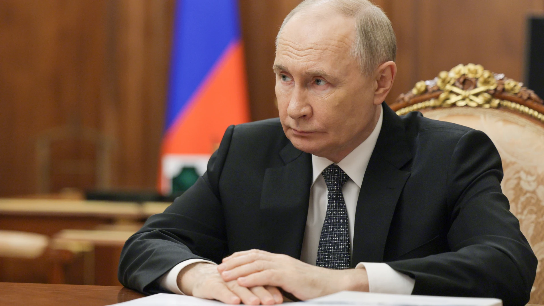 MOSCOW (Russian Federation), 17/06/2025.- Russian President Vladimir Putin meets with Rostec State Corporation CEO Sergei Chemezov at the Kremlin in Moscow, Russia, 17 June 2025. The production of military equipment by enterprises of the state corporation Rostec has increased dozens of times compared to 2021, said Sergei Chemezov. (Rusia, Moscú) EFE/EPA/GAVRIIL GRIGOROV / SPUTNIK / KREMLIN POOL MANDATORY CREDIT