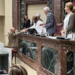 Un diputado toma posesión en la Asamblea jurando como "comunista y republicano" confeso