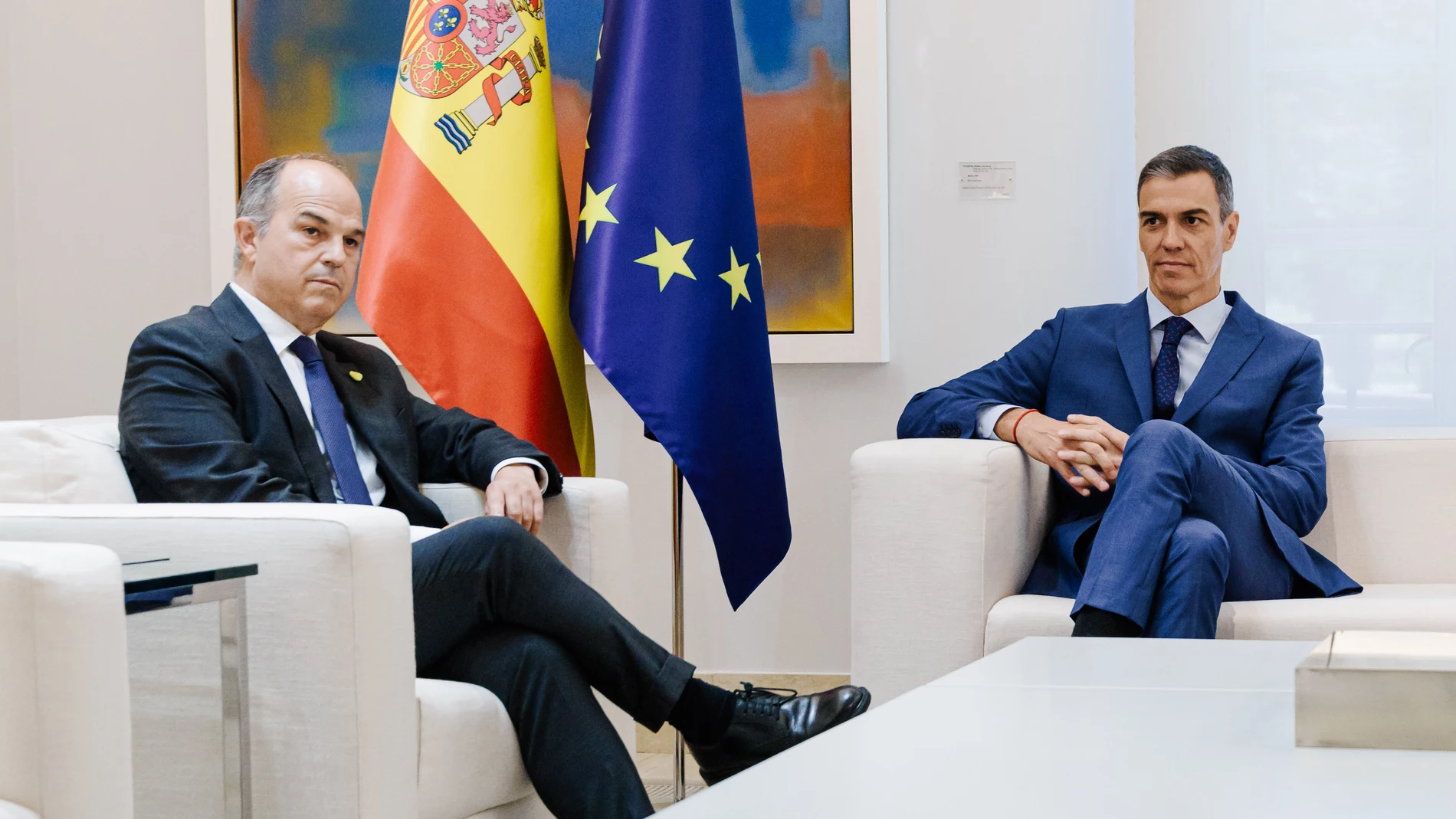 El secretario general de Junts, Jordi Turull (i), y el presidente del Gobierno, Pedro Sánchez (d), durante un encuentro, en el Palacio de La Moncloa, a 17 de junio de 2025, en Madrid (España). El encuentro está marcado en la ronda de contacto con los grupos parlamentarios tras la crisis abierta en el PSOE por el presunto caso de corrupción en el que estarían implicados sus dos últimos secretarios de Organización. 17 JUNIO 2025 Carlos Luján / Europa Press 17/06/2025