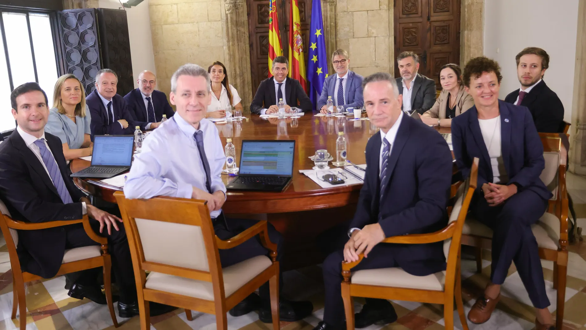El presidente de la Generalitat, Carlos Mazón, durante la reunión con representantes del FMI