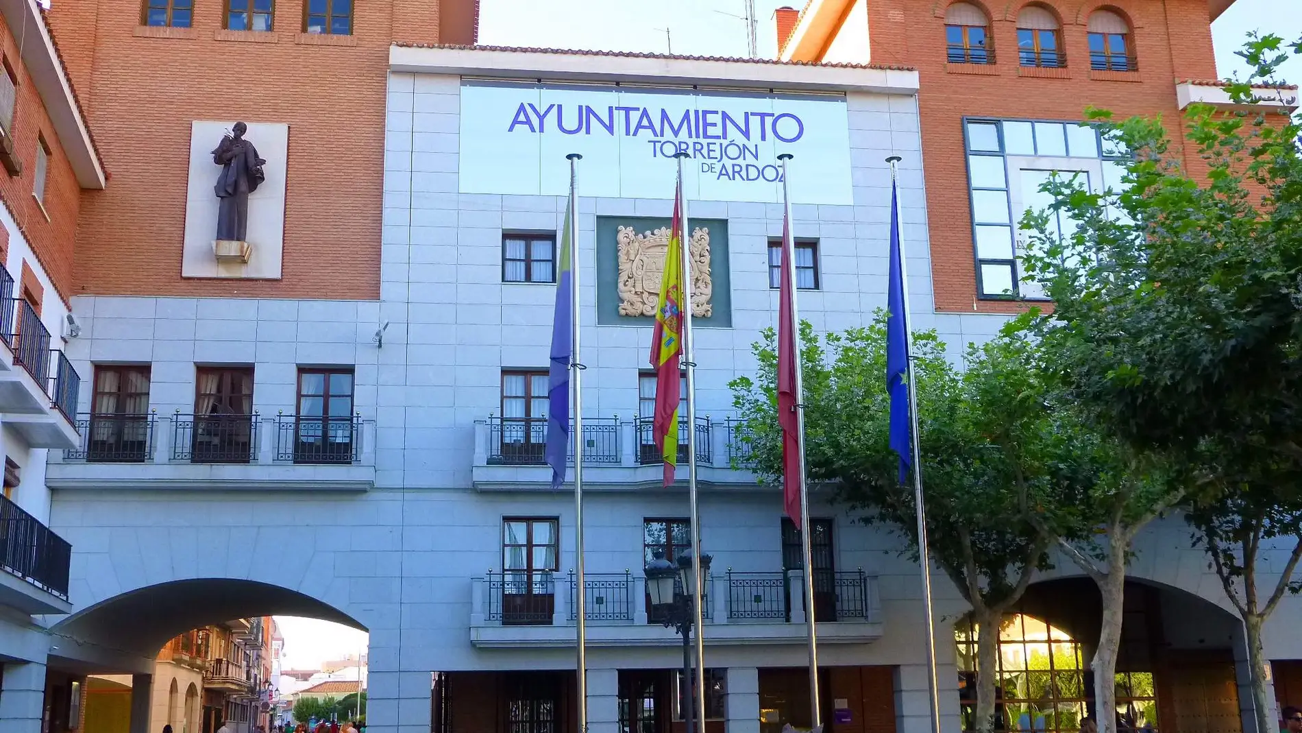 Detenido un policía de Torrejón por matar de asfixia a un ladrón que retenía