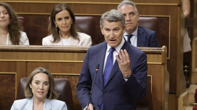 Sesión de control al Gobierno en el Congreso de los Diputados. Comparecen el presidente del Gobierno, Pedro Sánchez, María Jesús Montero Cuadrado, Yolanda Díaz, Pilar Alegría, Félix Bolaños, Fernando Grande Marlaska, Luis Planas, Carlos Cuerpo, Mónica García, Pablo Bustinduy, Elma Saiz, Margarita Robles y por el PP, Alberto Nuñez Feijoo y Cuca Gamarra. 
