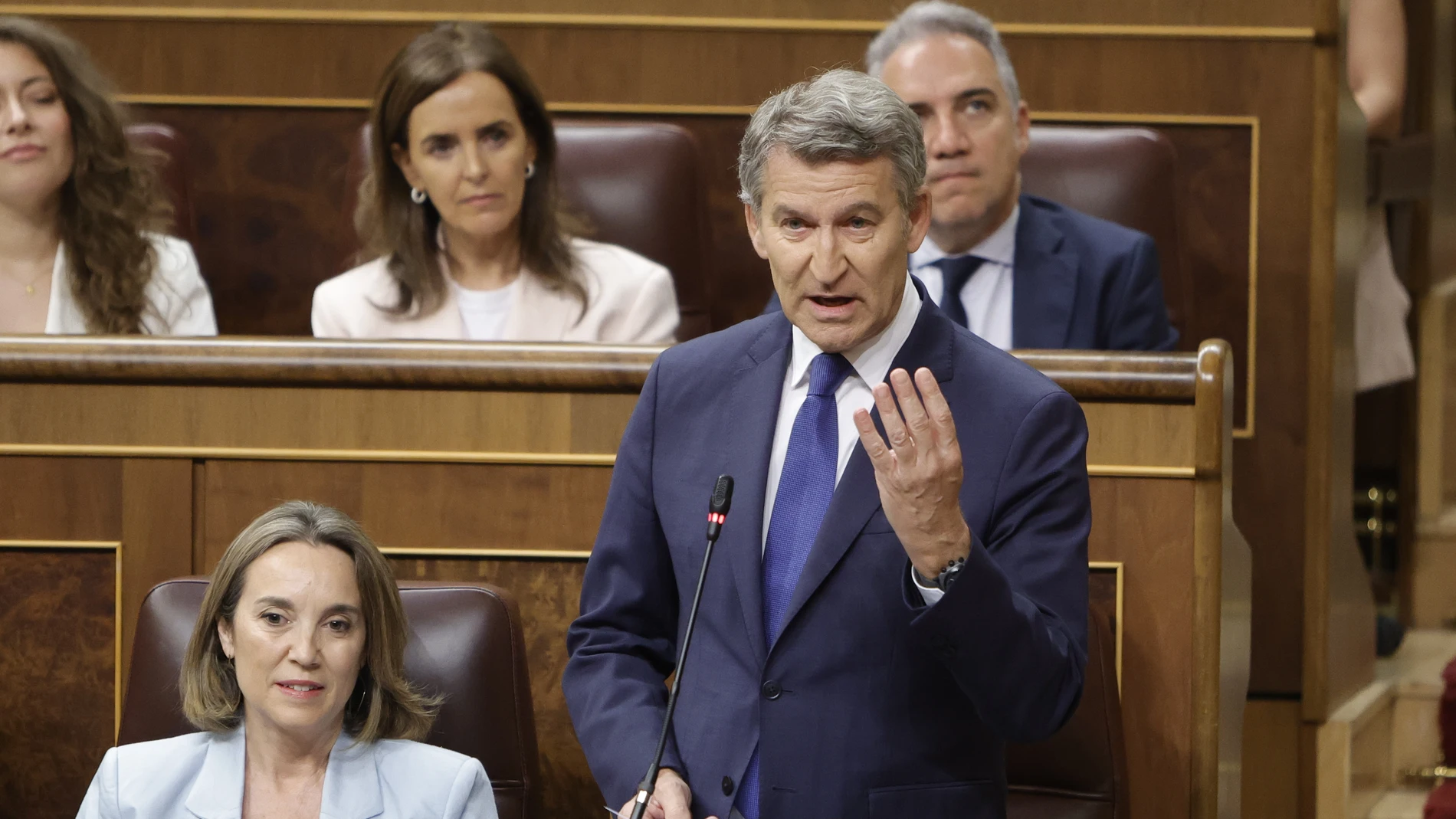 Sesión de control al Gobierno en el Congreso de los Diputados. Comparecen el presidente del Gobierno, Pedro Sánchez, María Jesús Montero Cuadrado, Yolanda Díaz, Pilar Alegría, Félix Bolaños, Fernando Grande Marlaska, Luis Planas, Carlos Cuerpo, Mónica García, Pablo Bustinduy, Elma Saiz, Margarita Robles y por el PP, Alberto Nuñez Feijoo y Cuca Gamarra.