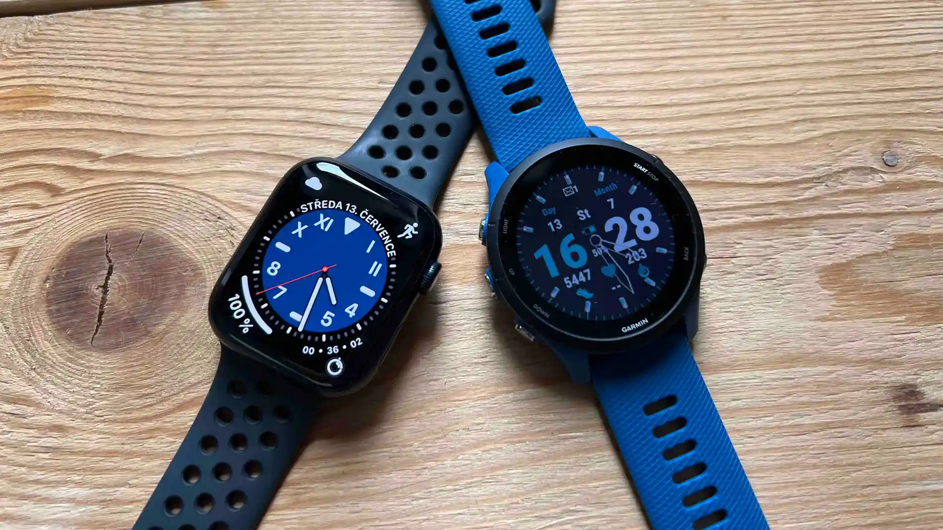 Garmin Forerunner 255 y Apple Watch