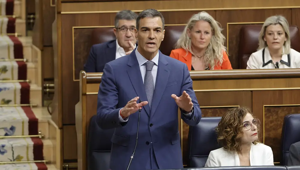 Sesión de control al Gobierno en el Congreso de los Diputados. Comparecen el presidente del Gobierno, Pedro Sánchez, María Jesús Montero Cuadrado, Yolanda Díaz, Pilar Alegría, Félix Bolaños, Fernando Grande Marlaska, Luis Planas, Carlos Cuerpo, Mónica García, Pablo Bustinduy, Elma Saiz, Margarita Robles y por el PP, Alberto Nuñez Feijoo y Cuca Gamarra.