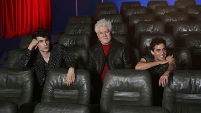 Los Javis homenajean a Almodóvar con una serie documental