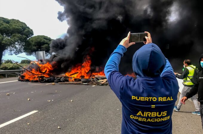 Piden tres años de cárcel a tres trabajadores de Airbus Puerto Real por protestas en 2021