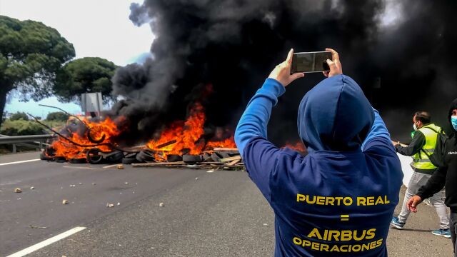 Piden tres años de cárcel a tres trabajadores de Airbus Puerto Real por protestas en 2021
