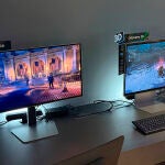Los dos monitores en la sala de presentaciones de las oficinas Samsung Iberia