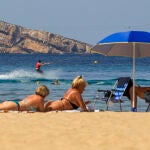 Bañistas en Bendidorm, Alicante, en una imagen del pasado lunes 
