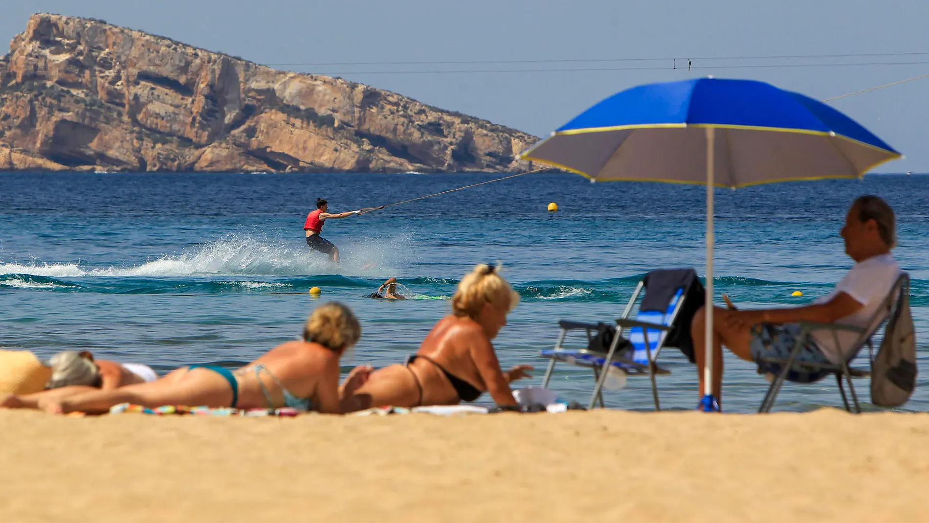 Bañistas en Bendidorm, Alicante, en una imagen del pasado lunes
