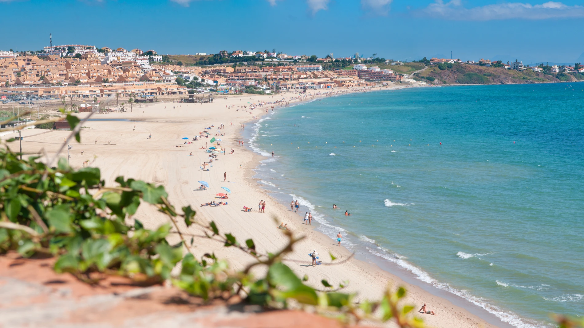 Panorámica de la Playa de Getares, que este año vuelve a contar con la Bandera Azul de los Mares Limpios de Europa