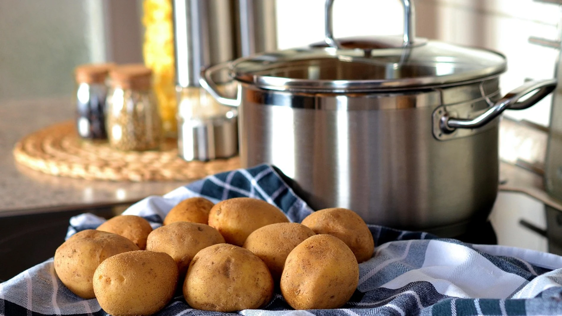 Papas en la cocina