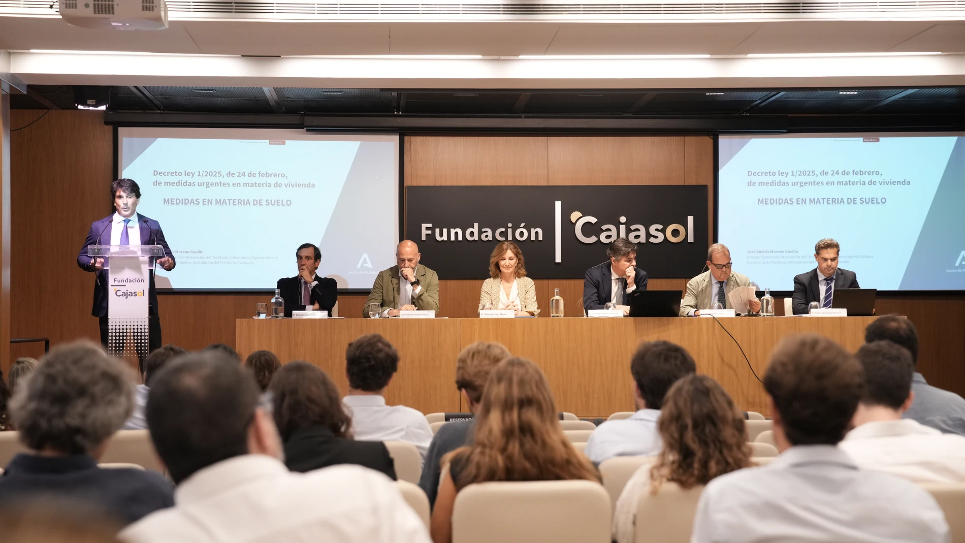El Instituto de Estudios Cajasol ha celebrado una jornada sobre la vivienda