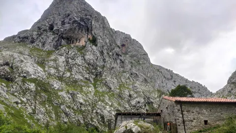 Sucesos.- Rescatados cuatro excursionistas desorientados cuando bajaban hacia el refugio de Urriellu, en Asturias