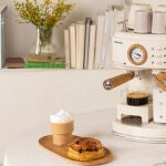 El diseño vintage de esta cafetera Create Thera Retro le dará un toque diferente a cualquier cocina
