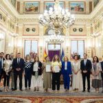Los parlamentarios junto con el escrito