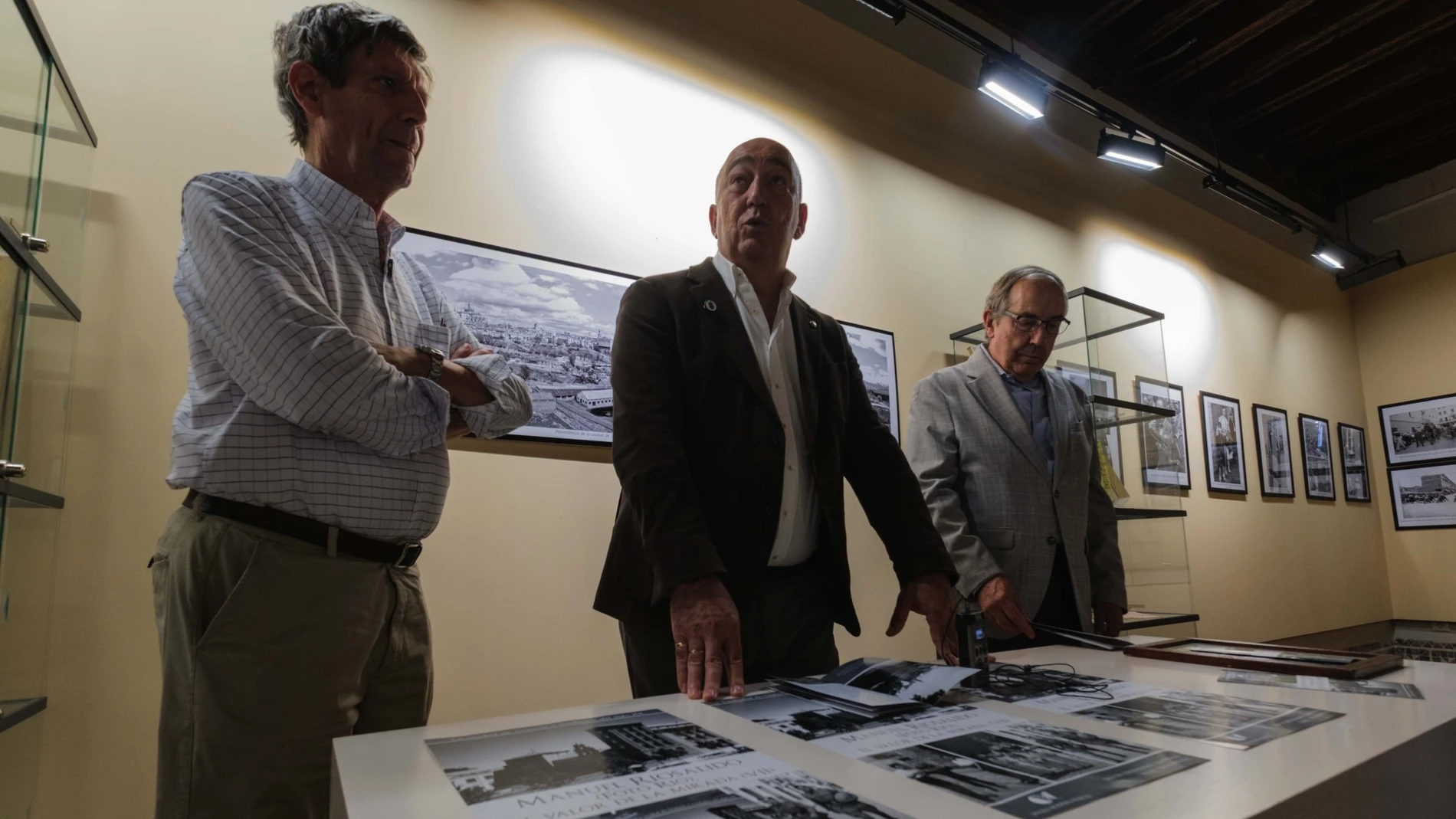 El presidente de la Diputación de Segovia, Miguel Ángel de Vicente, inaugura la exposición