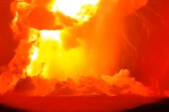 La nave espacial Starship de SpaceX explota en una gran bola de fuego durante una prueba 