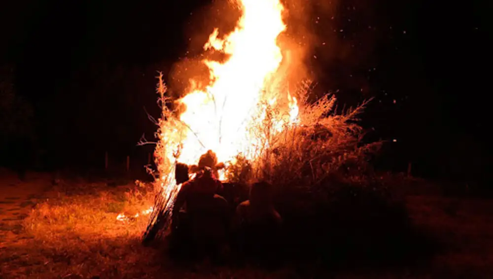 Hoguera de San Juan en los Ancares leoneses