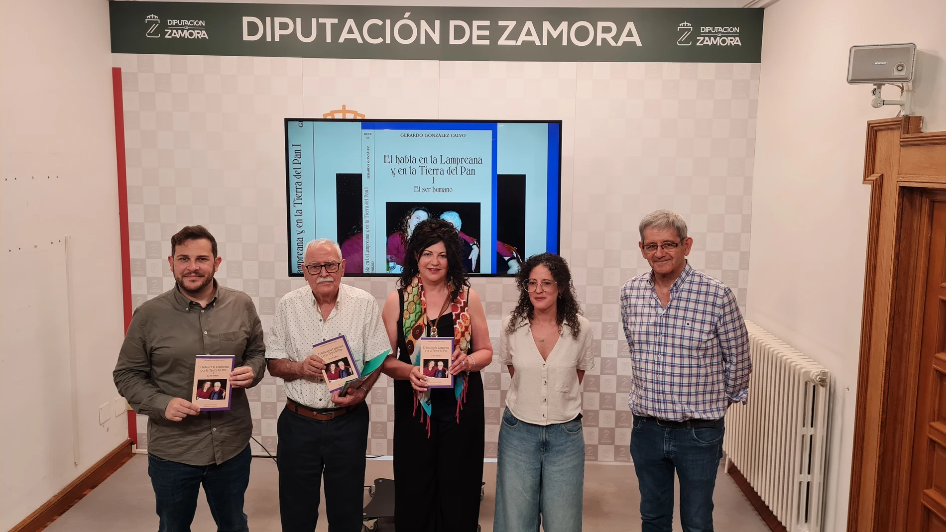 Presentación de la obra por parte de Víctor López, Gerardo González y Juan Manuel Rodríguez