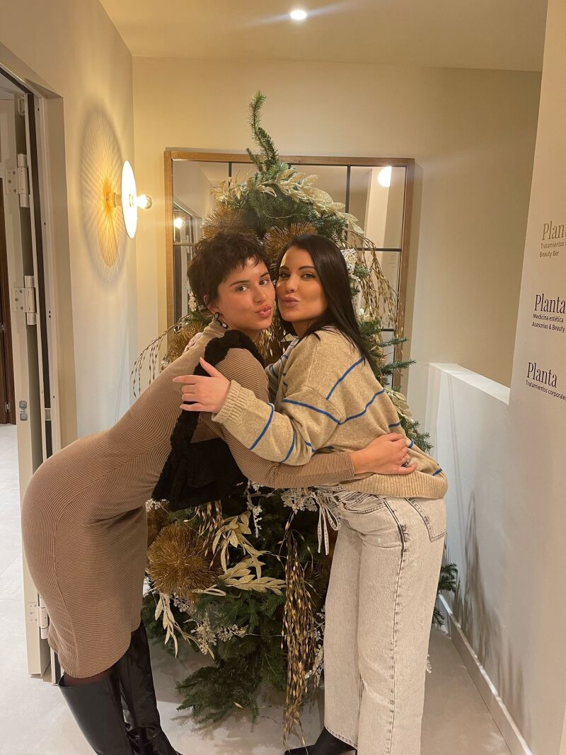 Elisabeth Álvarez junto a Naty Peluso