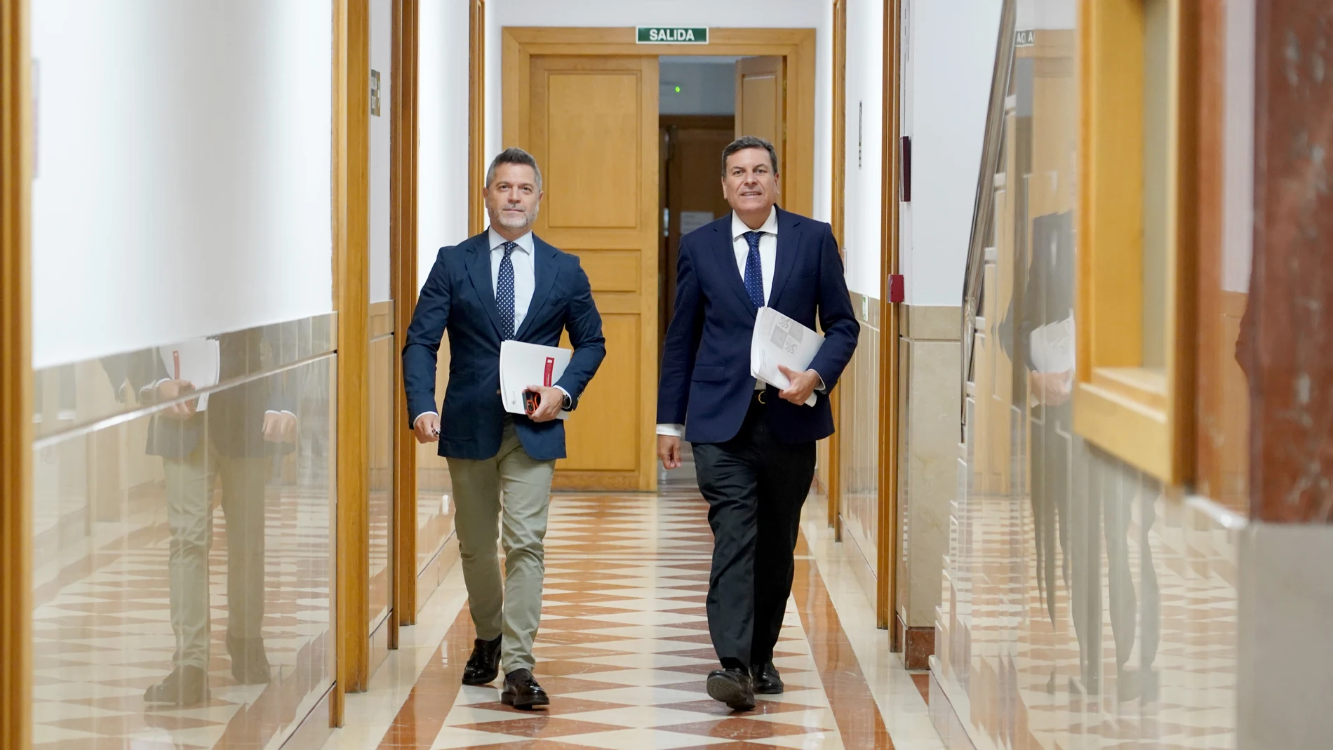 Carlos Fernández Carriedo junto a Julio López