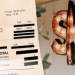 Montaje de la cuenta y del emblema del restaurante vallisoletano