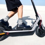 Así luce el nuevo Segway Ninebot E3 Pro en su acabado plateado