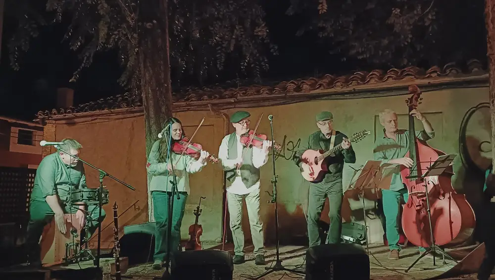 Música popular durante una de las visitas teatralizadas en Bodega La Olmilla