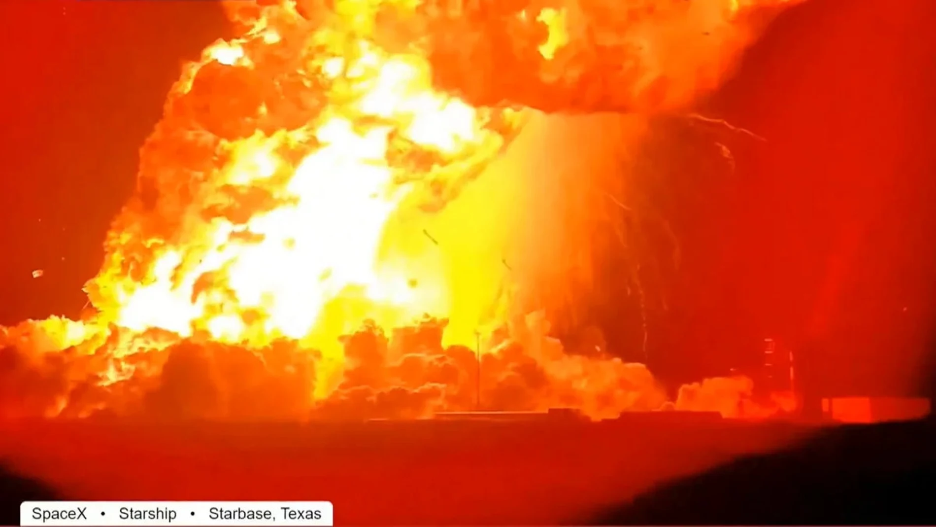 La nube de fuego generada por la explosión de la nave Starship