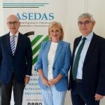 El presidente de Asedas, Josep Antoni Duran i Lleida, y la consejera de Industria, Comercio y Empleo, Leticia García en la presentación del IX Observatorio de Comercio Electrónico en Alimentación