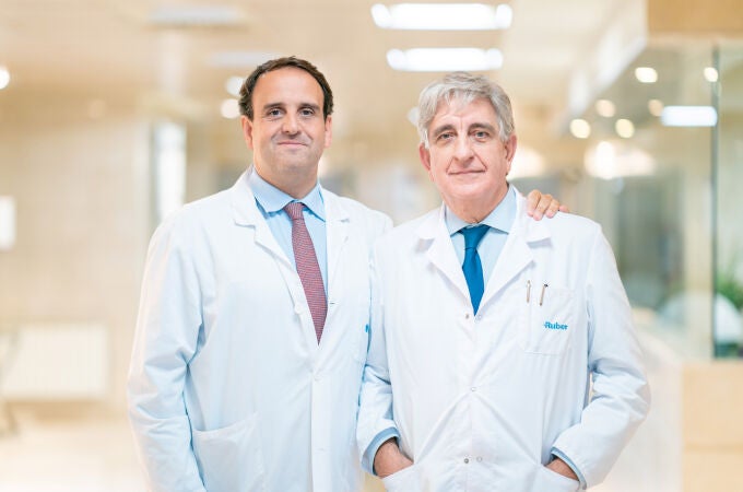 Los doctores Juan Ignacio Martínez-Salamanca y Antonio Allona
