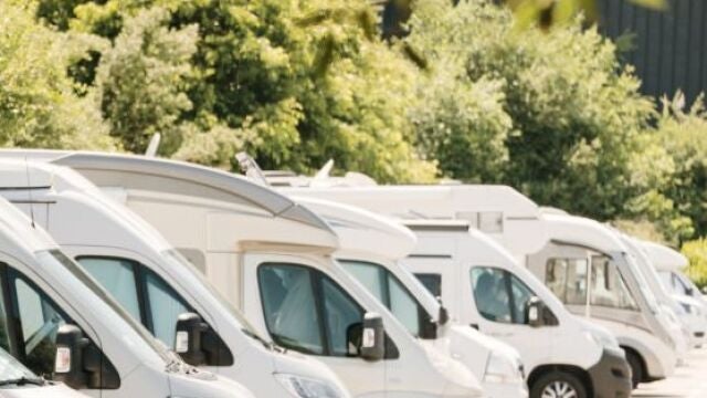 Un trabajador que vive en una caravana en Ibiza: "Estamos siendo víctimas de una persecución"