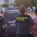Los agentes detienen a un hombre acusado de robo con violencia en Pilas