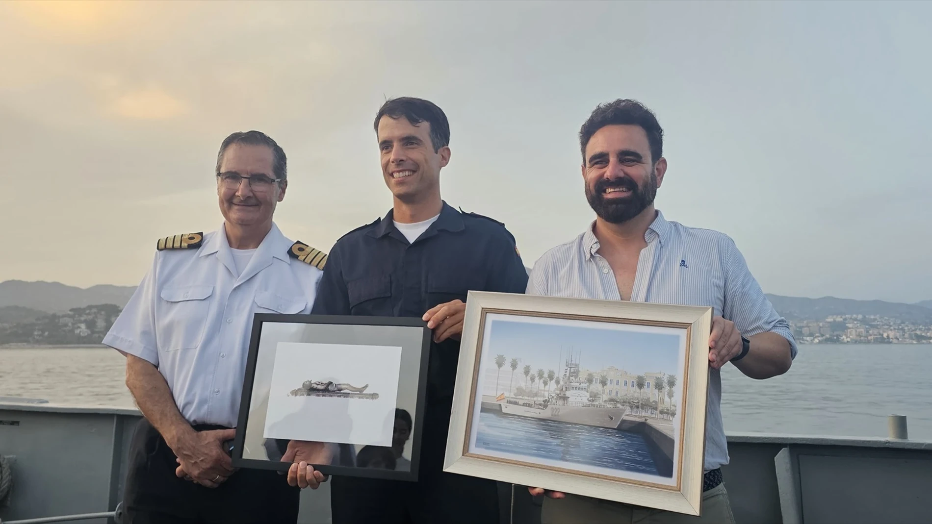 El patrullero de la Armada Tagomago (P-22), con base en Málaga desde 2012, realizó por primera vez un bautismo de mar para miembros de la Congregación de Mena y la Hermandad del Santo Sepulcro