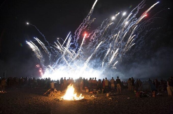 Celebración de las hogueras de San Juan en Almería