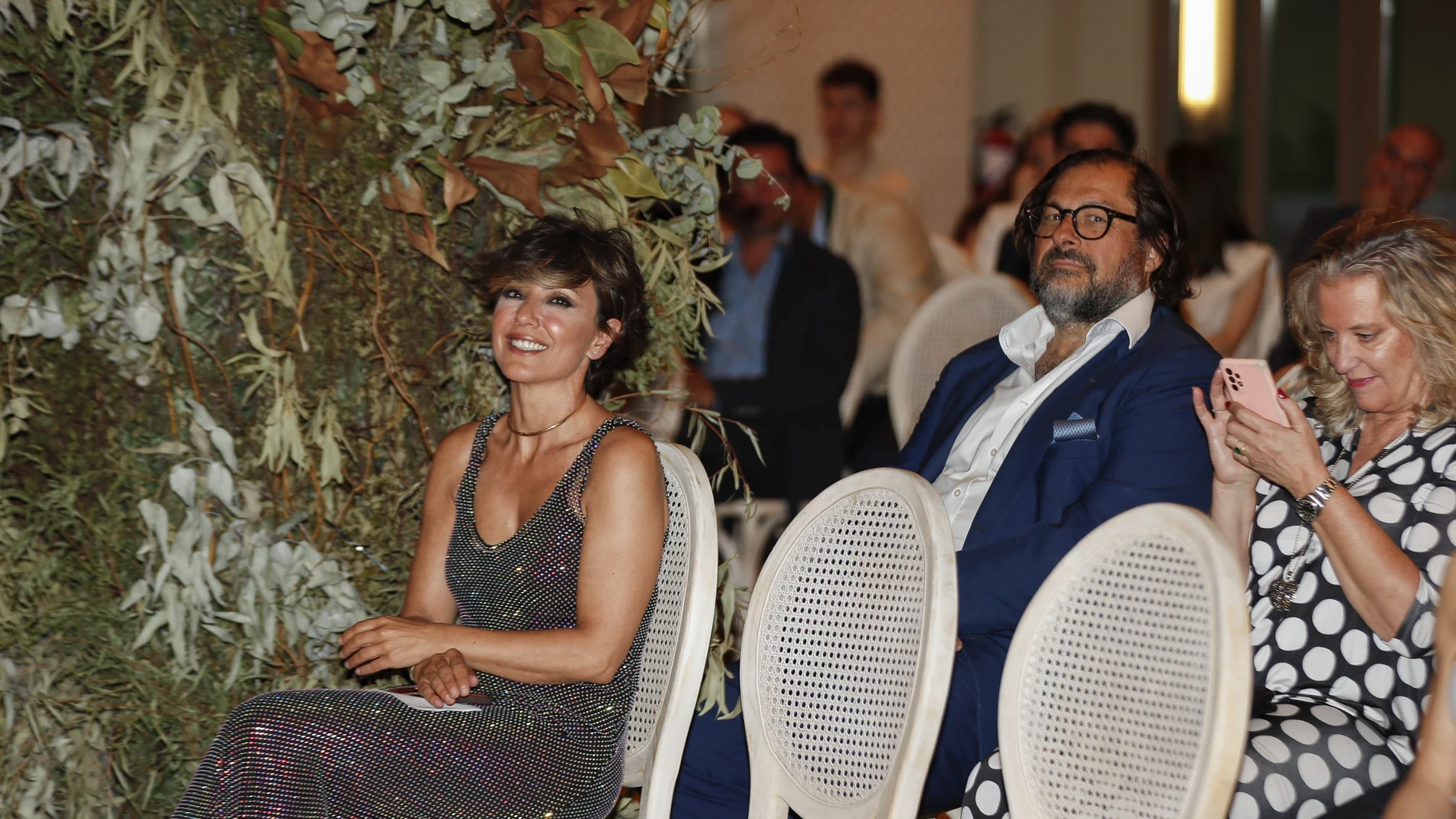 Sonsoles Ónega acompañada por Juan Montes, su pareja