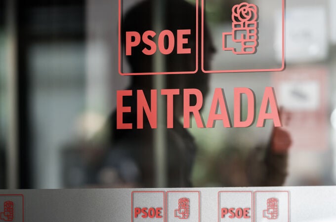 La UCO entra en la sede del PSOE para realizar un clonado del correo de Santos Cerdán