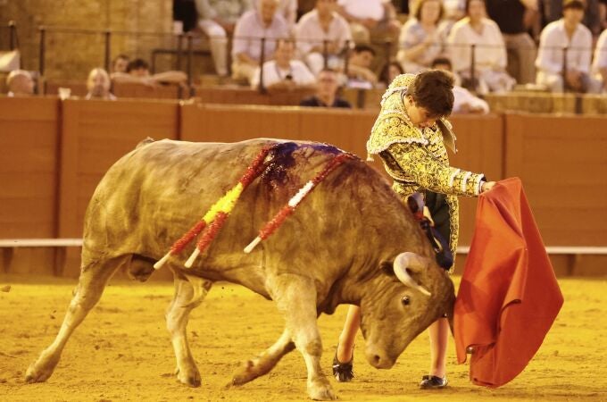 Martín Morilla corta una oreja en la plaza de la Maestranza
