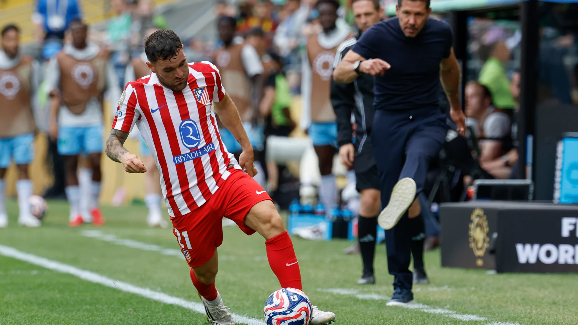 Javi Galán y Simeone, ante el Seattle Sounders