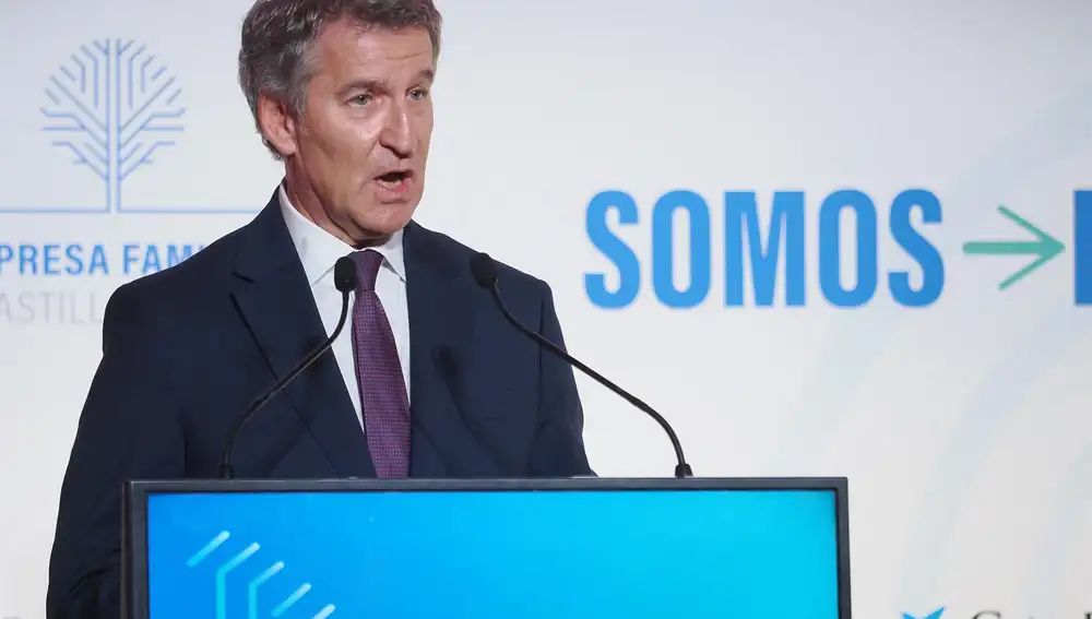 Feijóo propone derogar tres leyes por cada nueva norma para atajar la "hiperregulación" y reducir burocracia a las pymes