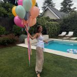 María Pombo con pantalones bombachos de Zara.