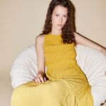 Sfera se adelanta a las rebajas con 6 vestidos ligeros que vas a querer repetir todo el verano