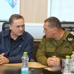 El ministro de Defensa de Israel, Israel Katz, y el jefe del Estado Mayor del Ejército, Eyal Zamir