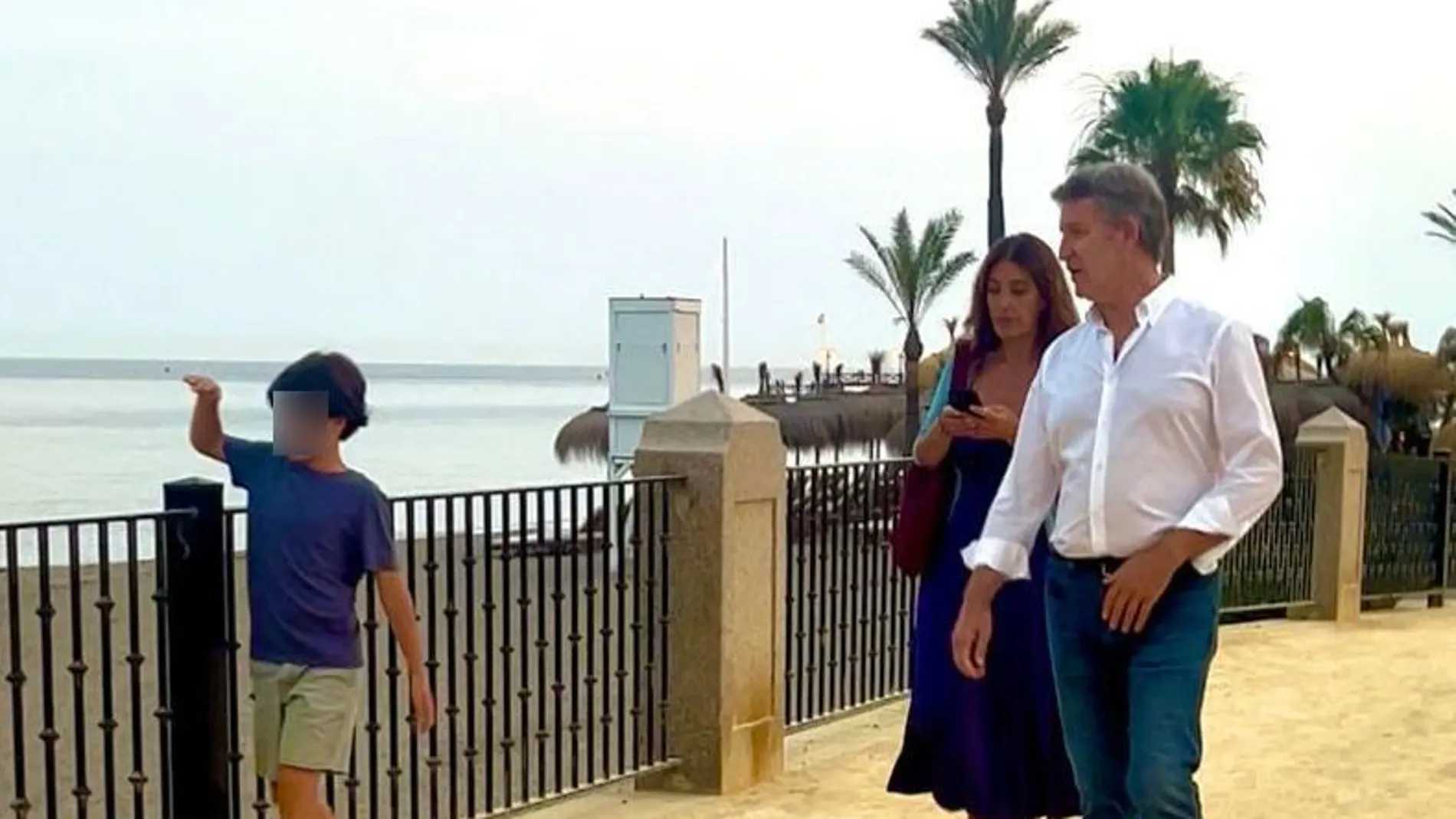 Feijóo, con su mujer y su hijo en Marbella