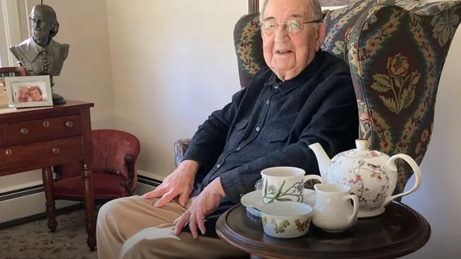 Un hombre de 101 años de edad revela el secreto que le mantiene como una rosa: evita comer este alimento
